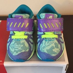 New Balance 200 Running Sneakers